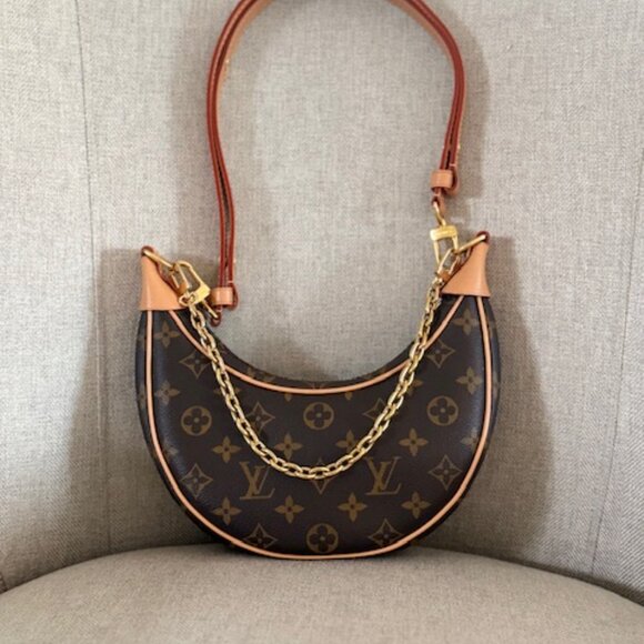 Louis Vuitton Monogram Loop - Picture 16 of 16